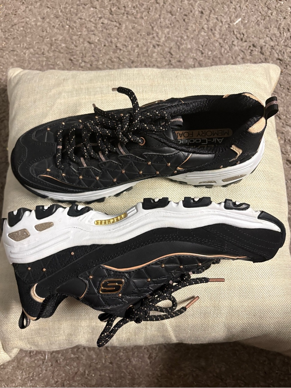 Skechers DeLites Black with Gold details and Logo New Shoe Sz 9